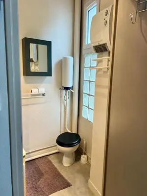 Salle de bains dans l'établissement Escale en Ville Appart entier T2 centre ville de Cherbourg