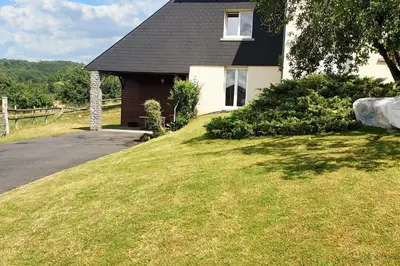 Jardin de l'établissement Maison chaleureuse à Saint-Remy avec jardin enchanteur
