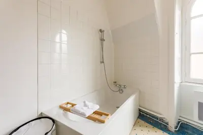 Salle de bains dans l'établissement Saint-Exupéry - Bel appartement rénové - Parking