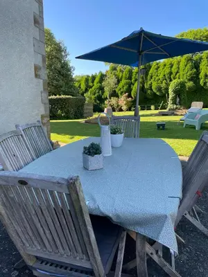 Jardin de l'établissement Les Hirondelles de la villa des roses