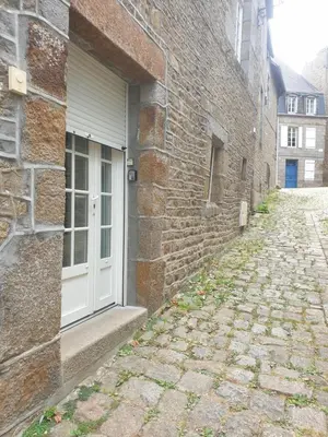 Plan de l'établissement L'Abrincat'Studio, centre entre donjon et vue Mont