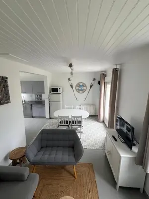 Cuisine ou kitchenette dans l'établissement Gîte Le Coquillage, 50m de la mer