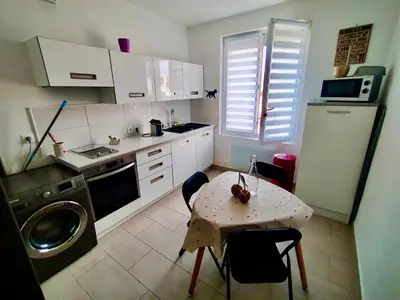 Cuisine ou kitchenette dans l'établissement Bel Appartement 3 étoiles 7 pers 3 pièces 60m2 idéalement placé
