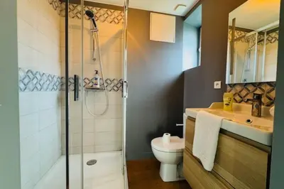 Plan de l'établissement Stunning 230m with garden in the city center