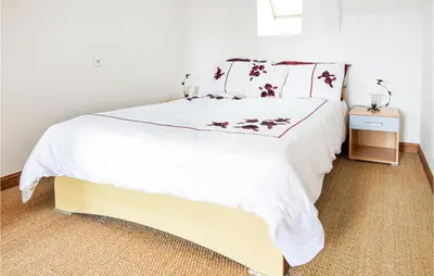 Un ou plusieurs lits dans un hébergement de l'établissement Lovely Home In Vire Normandie With Wifi