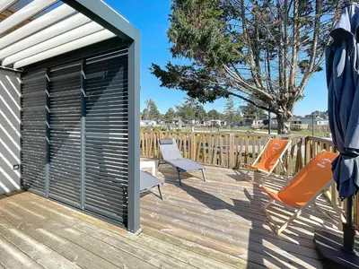 Plan de l'établissement Chalet de standing à Jullouville - 6 couchages, piscine chauffée, proche plage et commerces, Wi-Fi gratuit - FR-1-361-449