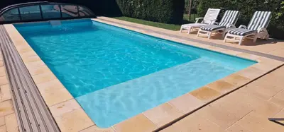 Piscine de l'établissement Gite avec piscine et bain nordique proche des plages du débarquement ou située à proximité