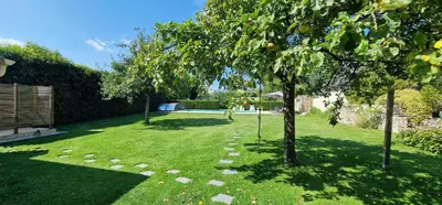 Jardin de l'établissement Gîte 4 personnes avec piscine et bain nordique proche des plages du débarquement