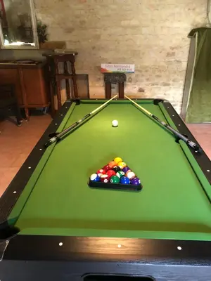 Billard dans l'établissement Normandia Parfum de pommes et d'histoire
