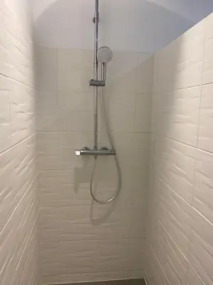 Salle de bains dans l'établissement Charmante maison du XVIII en pierre rénovée