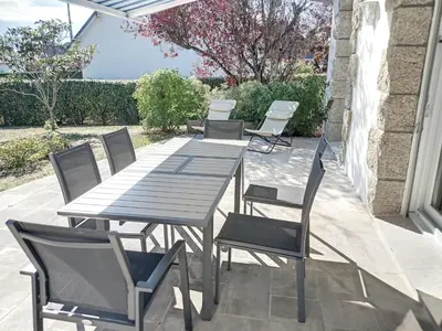 Terrasse ou espace extérieur de l'établissement Maison plain pied 4 chambres, terrasse, jardin, parking, proche plage/commerces, Wi-Fi gratuite - FR-1-361-450