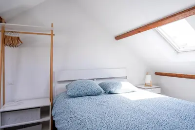 Un ou plusieurs lits dans un hébergement de l'établissement Grand appartement spacieux sur les toits de Bayeux
