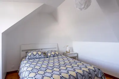 Un ou plusieurs lits dans un hébergement de l'établissement Grand appartement spacieux sur les toits de Bayeux