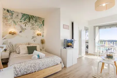Un ou plusieurs lits dans un hébergement de l'établissement Appartement cosy avec vue imprenable sur Cabourg - accès direct plage - proche centre ville