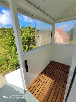 Balcon ou terrasse dans l'établissement Maison des Pommiers - Bord de mer et campagne