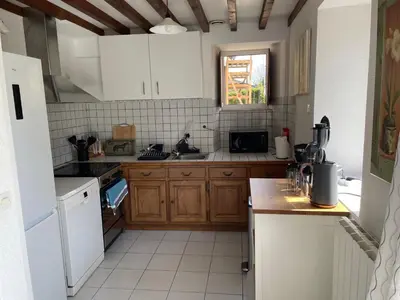 Cuisine ou kitchenette dans l'établissement Le Courtil
