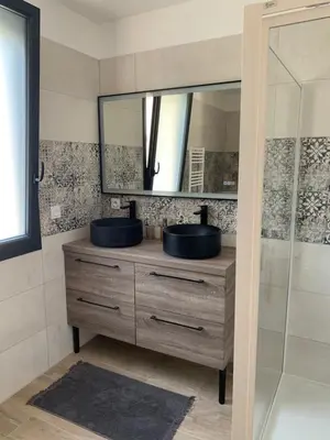Salle de bains dans l'établissement La maison de la vallée