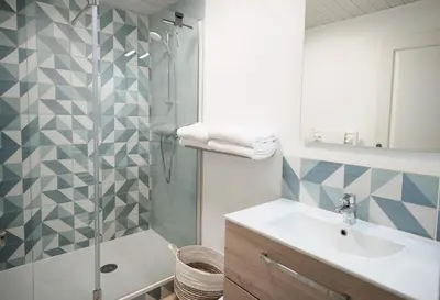 Salle de bains dans l'établissement Relais des îles Saint Marcouf