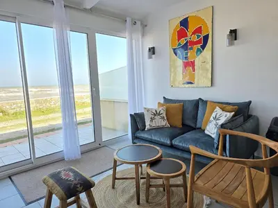 Coin salon dans l'établissement Relais des îles Saint Marcouf