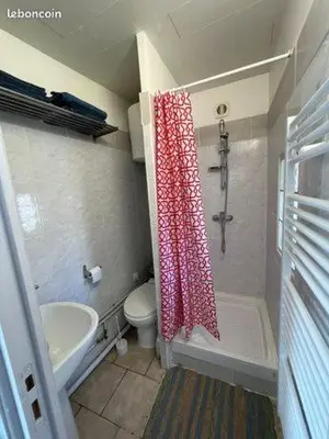 Salle de bains dans l'établissement Le Tricorne