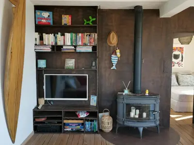 Télévision ou salle de divertissement dans l'établissement La maison sur la plage