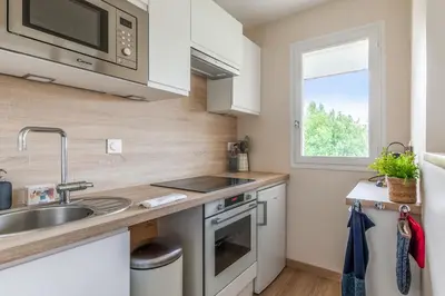 Cuisine ou kitchenette dans l'établissement Appartement Fellas - Welkeys