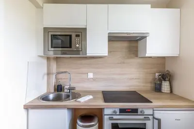 Cuisine ou kitchenette dans l'établissement Appartement Fellas - Welkeys