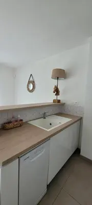 Cuisine ou kitchenette dans l'établissement Appartement Port-Mer près des plages