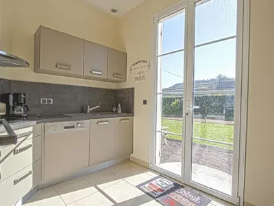 Cuisine ou kitchenette dans l'établissement Charming Coastal Hideaway