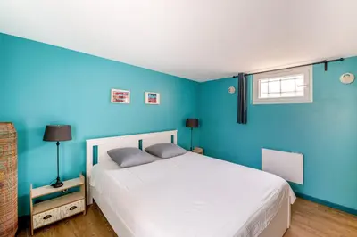 Un ou plusieurs lits dans un hébergement de l'établissement Aux Bains des Mots - vue mer