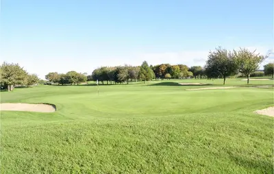 Golf sur le terrain de l'appartement ou à proximité