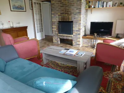 Télévision ou salle de divertissement dans l'établissement Papenoo Maison 3 piéces à 600m de la plage