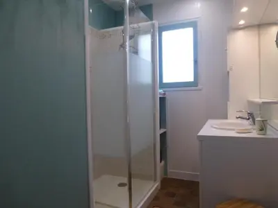 Salle de bains dans l'établissement Papenoo Maison 3 piéces à 600m de la plage