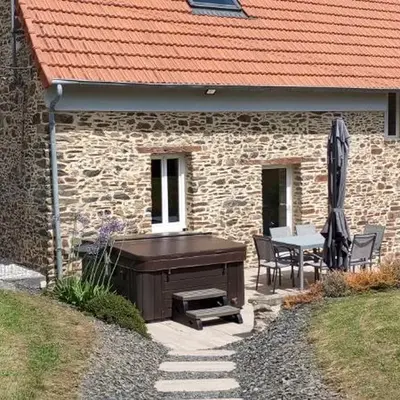 Maison rénovée dans le bocage Normand avec jacuzzi