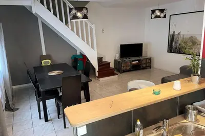 Télévision ou salle de divertissement dans l'établissement Maison centre bourg à 50m de la plage