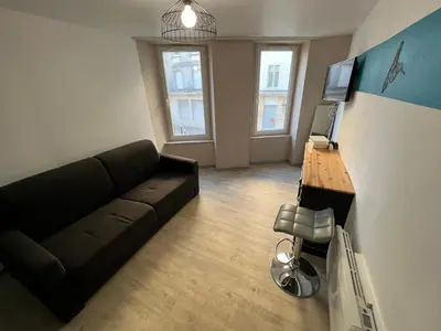 Télévision ou salle de divertissement dans l'établissement La Pause - studio en ville