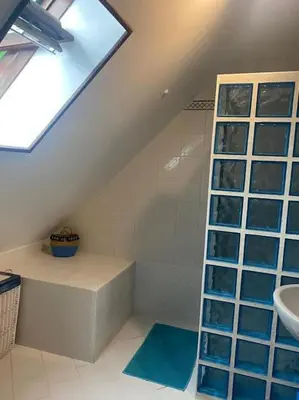 Salle de bains dans l'établissement Gîte Les Aubins - Bord de Mer - Cotentin