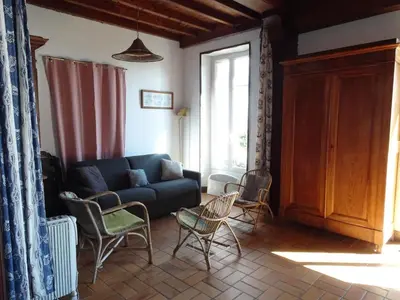 Coin salon dans l'établissement Villa in Normandy with Beach Access