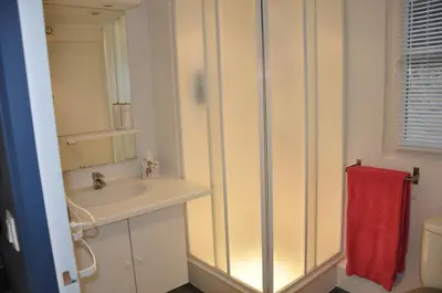 Salle de bains dans l'établissement CAEN : appartement Cosy hyper centre historique