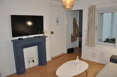 Télévision ou salle de divertissement dans l'établissement CAEN : appartement Cosy hyper centre historique