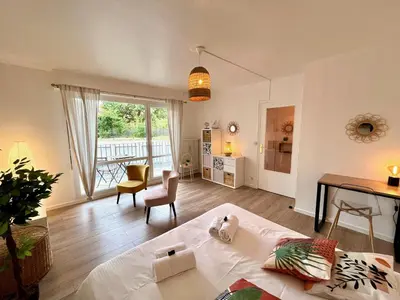 Coin salon dans l'établissement Nihal, Studio proche Zenith avec parking et balcon