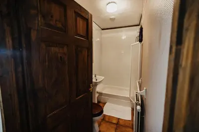 Salle de bains dans l'établissement La Bergerie Chaleureux Cottage en Bord de Mer