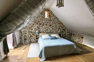 Un ou plusieurs lits dans un hébergement de l'établissement La petite corbière - Chez Hélène - Gîtes en baie