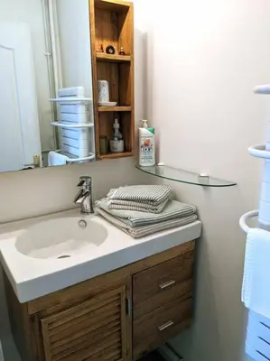 Salle de bains dans l'établissement La petite corbière - Chez Hélène - Gîtes en baie