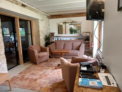 Coin salon dans l'établissement La Bergerie de Bénéauville 7 personnes