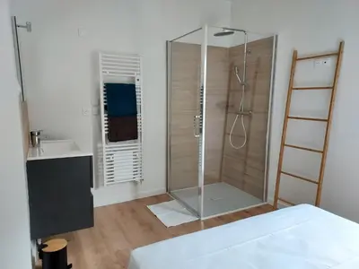 Salle de bains dans l'établissement La Clé du Chesnot