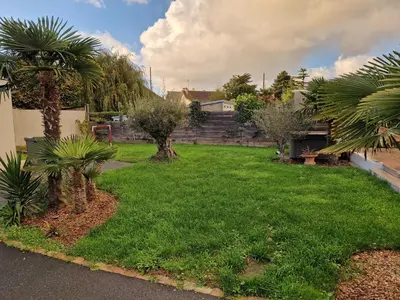 Jardin de l'établissement Villa Poppies Holidays - Luxury Seaside Retreat Spa Private Garden Baby-Foot 14 Guests EVG Groups XXL Ouistreham Riva Bella D-Day Beaches
