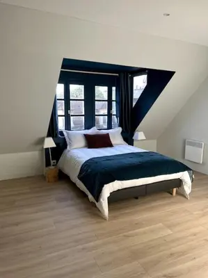 Un ou plusieurs lits dans un hébergement de l'établissement Duplex 50m2 rénové, hyper-centre, St sauveur