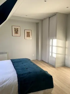Un ou plusieurs lits dans un hébergement de l'établissement Duplex 50m2 rénové, hyper-centre, St sauveur