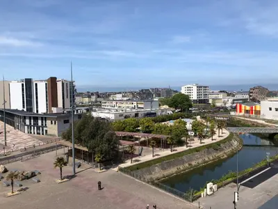 Vue générale sur Cherbourg-en-Cotentin ou vue de la ville depuis l'appart'hôtel